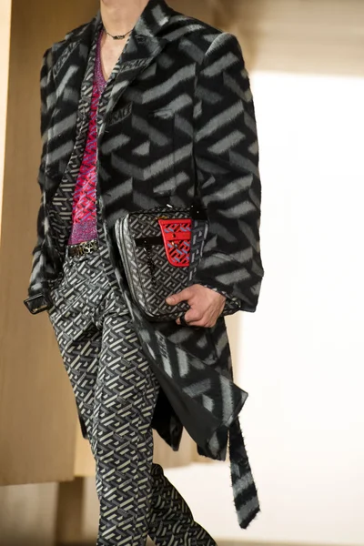 Look 25